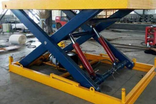 如何正确使用货物装卸液压升降平台？