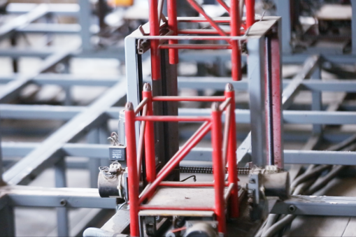 升降机导轨架安装方法是什么？