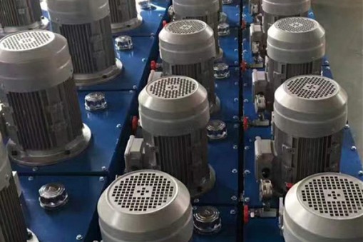 电机在升降平台设备中的作用是什么？