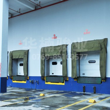 冷库用登车桥案例-华楠骏业