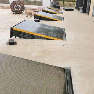 固定液压登车桥案例-华楠骏业