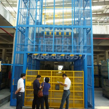 玻璃公司华楠骏业升降机