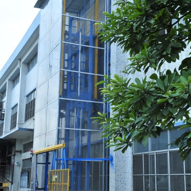 现代家居升降机安装