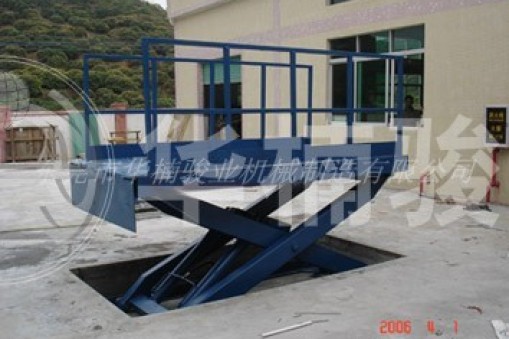 液压升降平台电机启动就跳闸是什么原因？